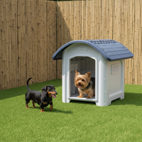 Niche extérieure pour chien en plastique gris, vue de profil
